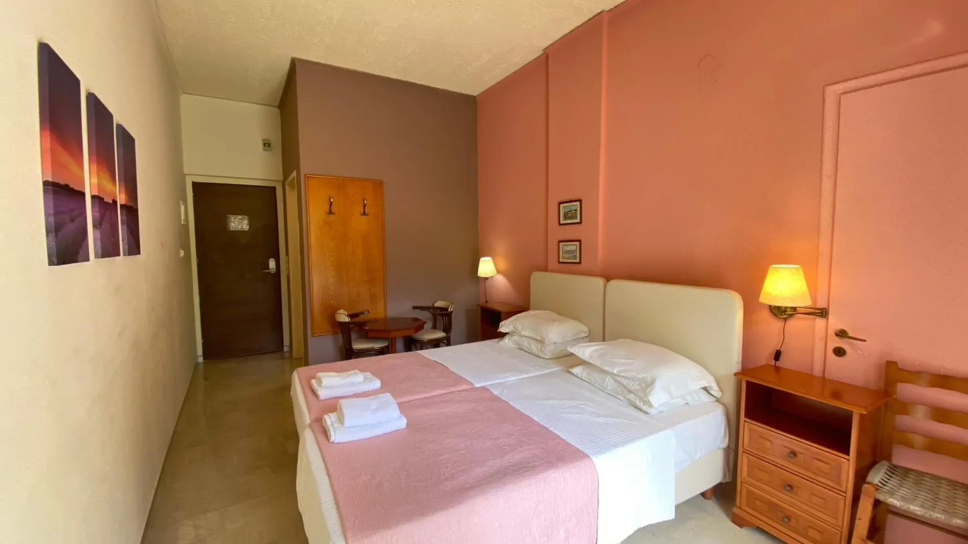 Sunrise Inn Pesádha ホテル