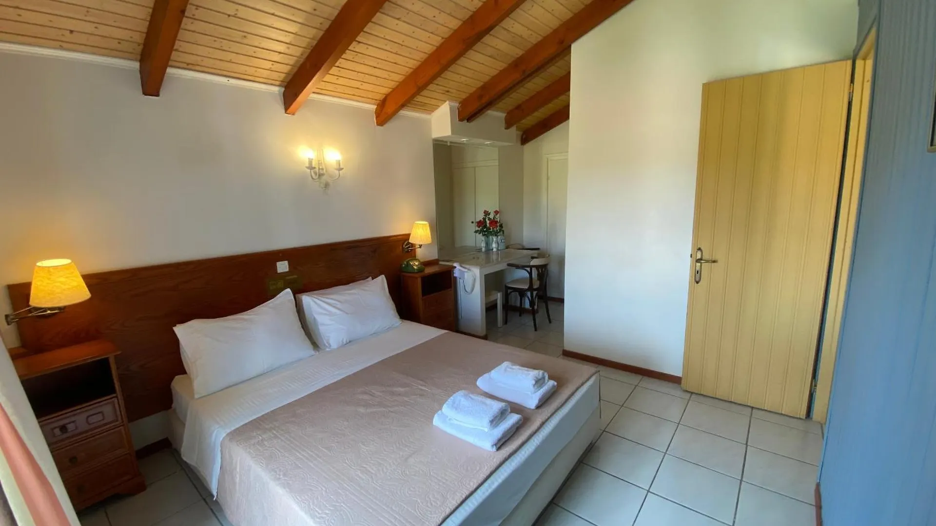 *** ホテル Sunrise Inn Pesádha ギリシャ