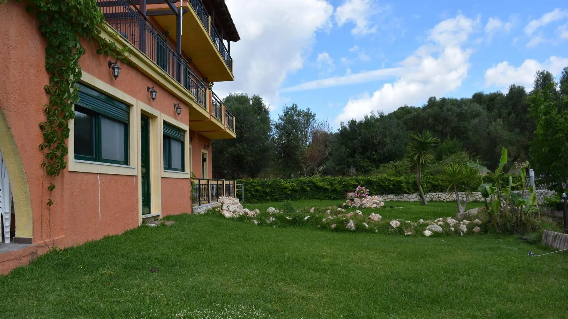 Sunrise Inn Pesádha ホテル