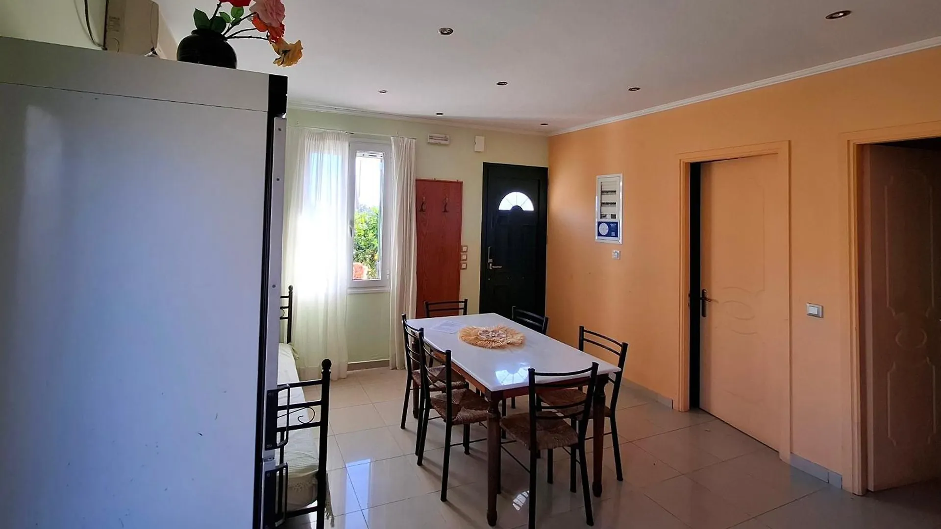 Sunrise Inn Pesádha ホテル